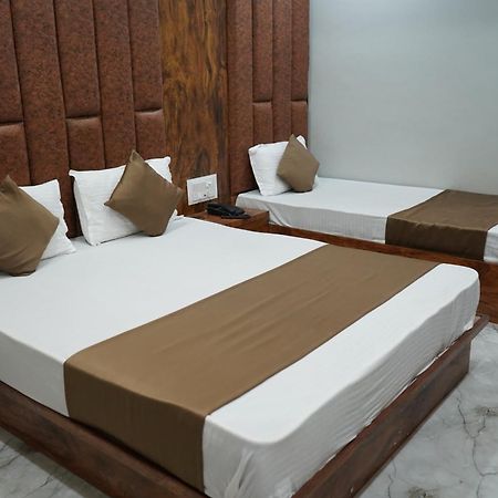 Hotel Pr Villa Gandhinagar Eksteriør billede