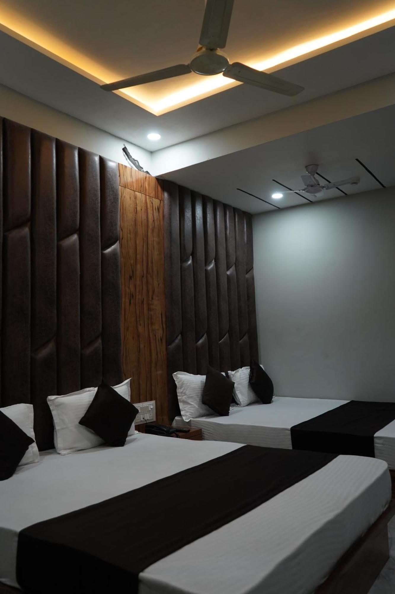 Hotel Pr Villa Gandhinagar Eksteriør billede