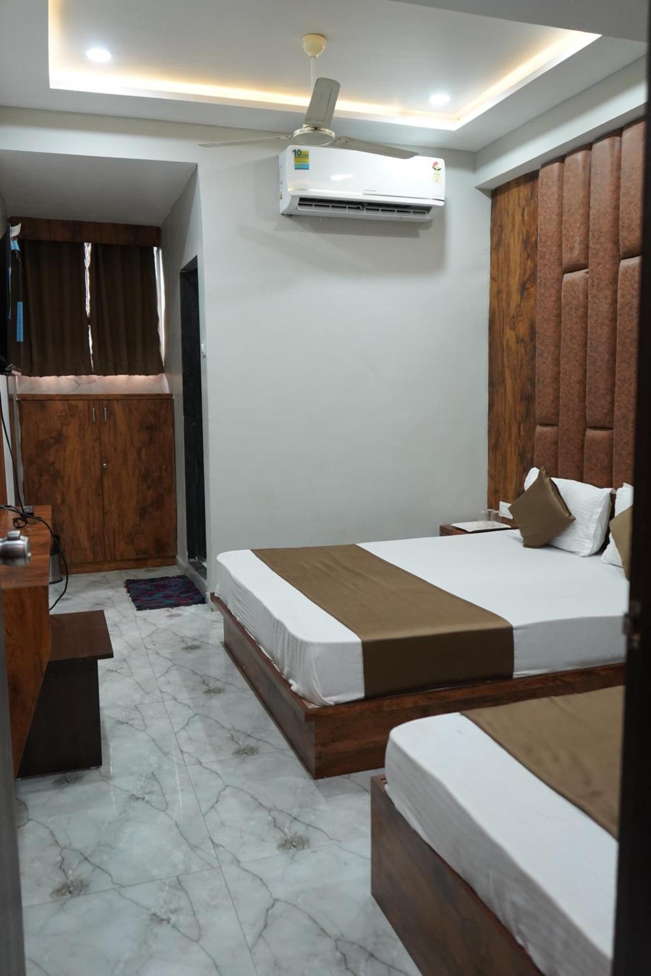 Hotel Pr Villa Gandhinagar Eksteriør billede