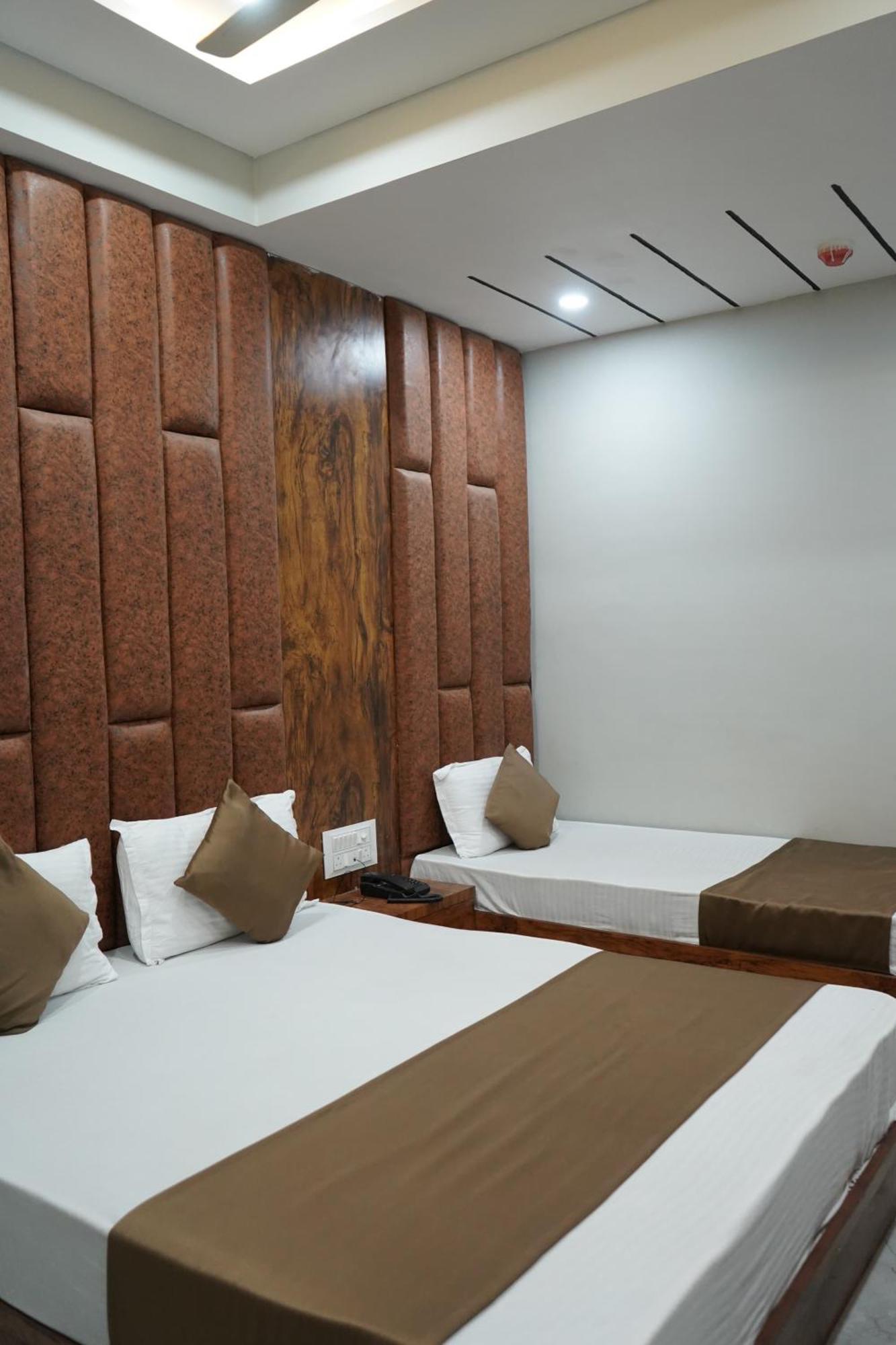 Hotel Pr Villa Gandhinagar Eksteriør billede