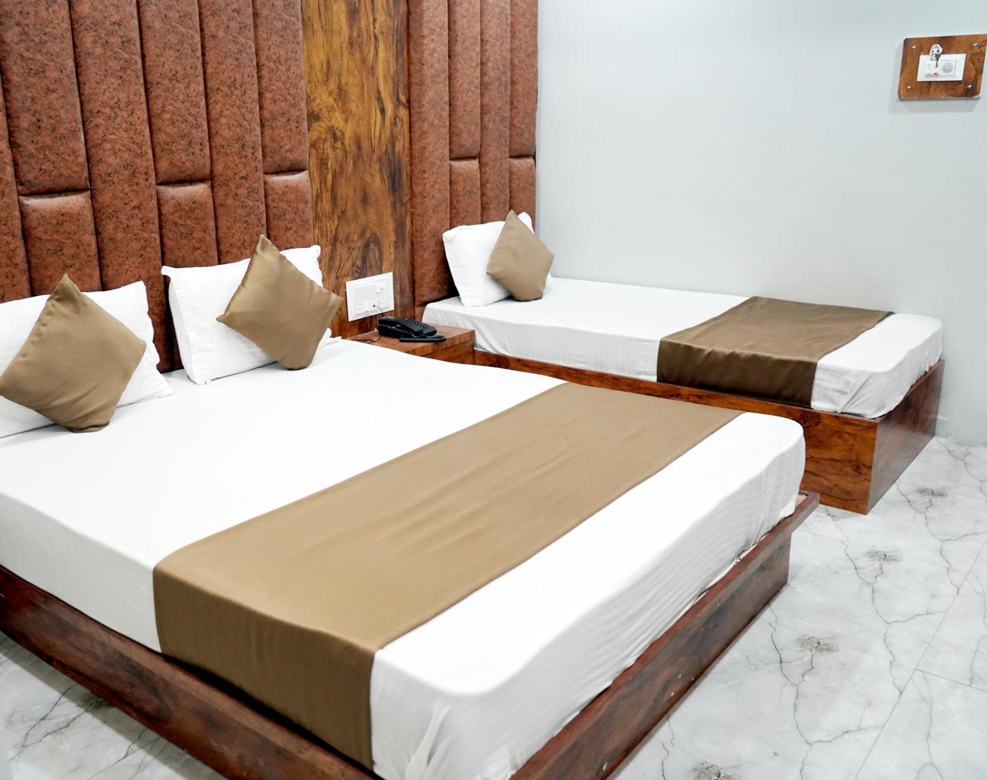 Hotel Pr Villa Gandhinagar Eksteriør billede
