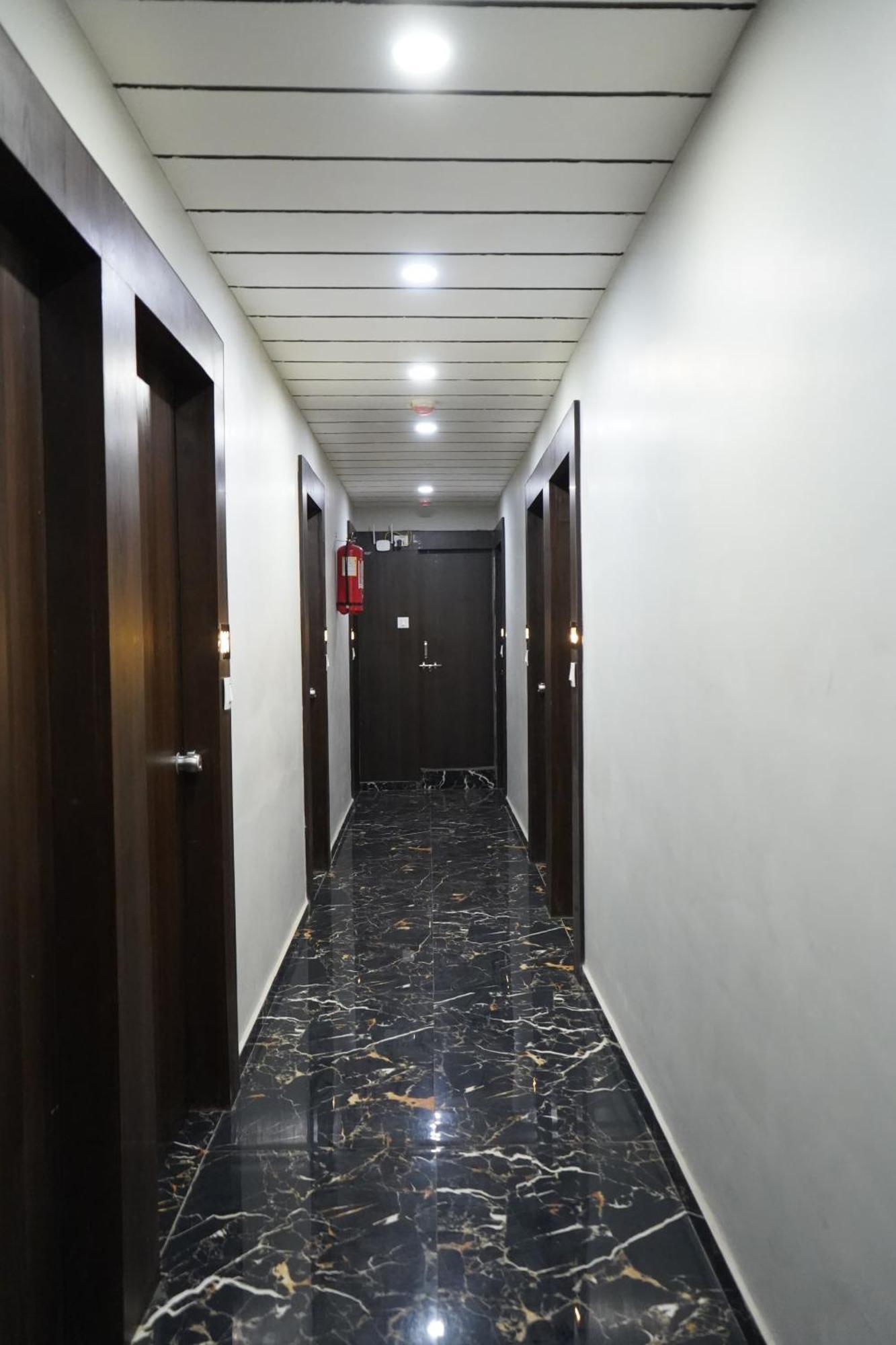 Hotel Pr Villa Gandhinagar Eksteriør billede